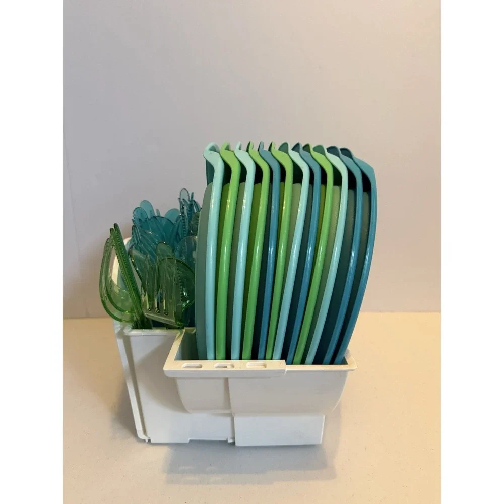 Set Pampered Chef Outdoor Party Plates, Plate Caddy Expandable Utensils Retired